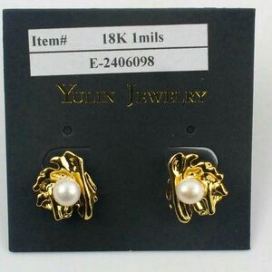 High Quality Brass metal, real 18k gold plate,
100% natural fresh pearl Earrings